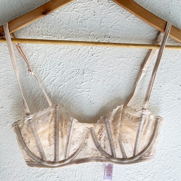 Savage X Fenty Caged Lace Unlined Balconette Bra Iridescent Vintage Lace 32D - Picture 3 of 9